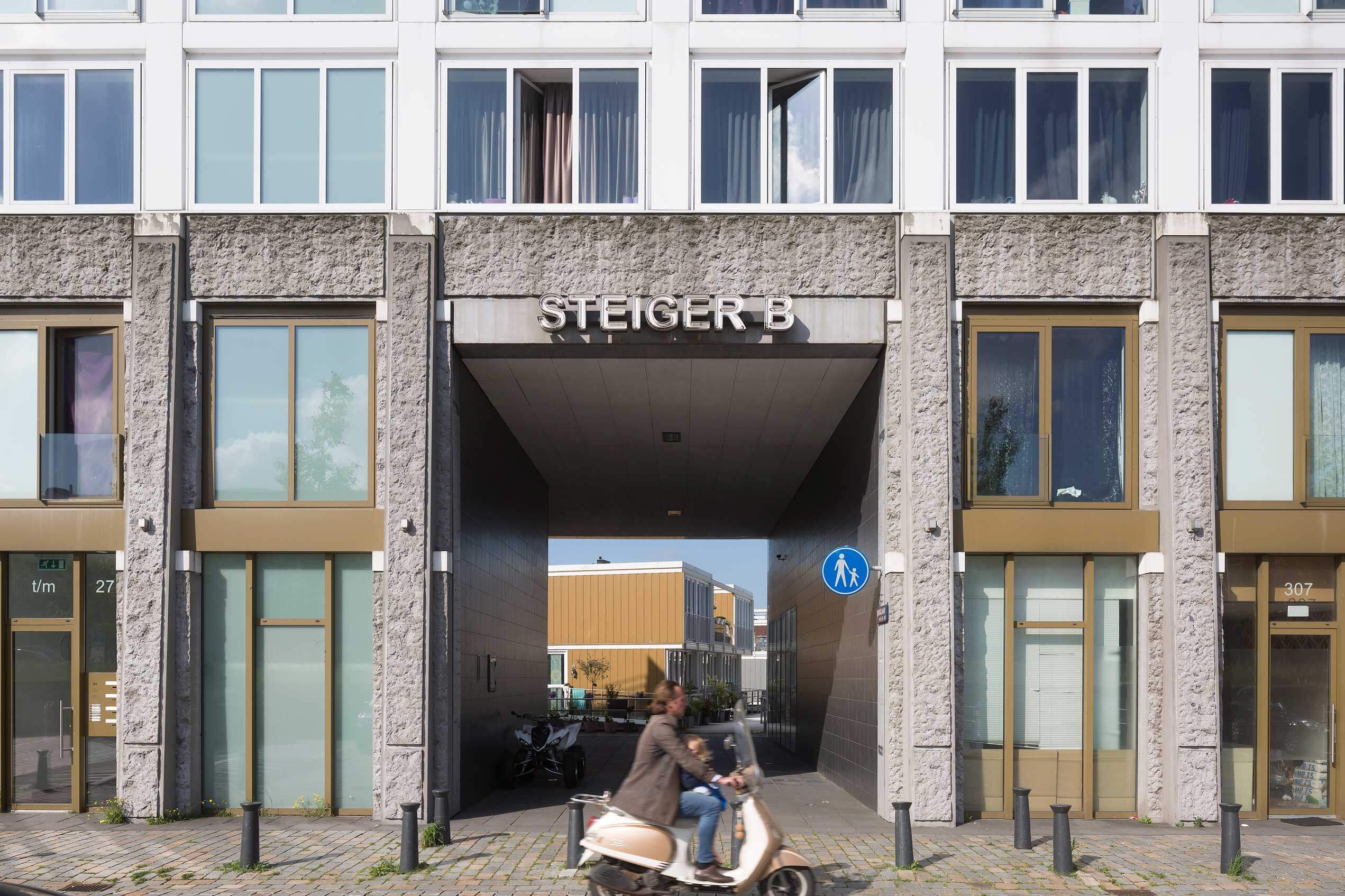 Kadegebouw (Quayside building)