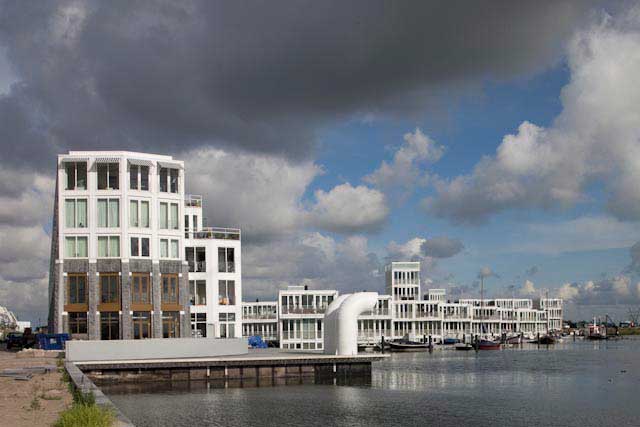 Kadegebouw (Quayside building)