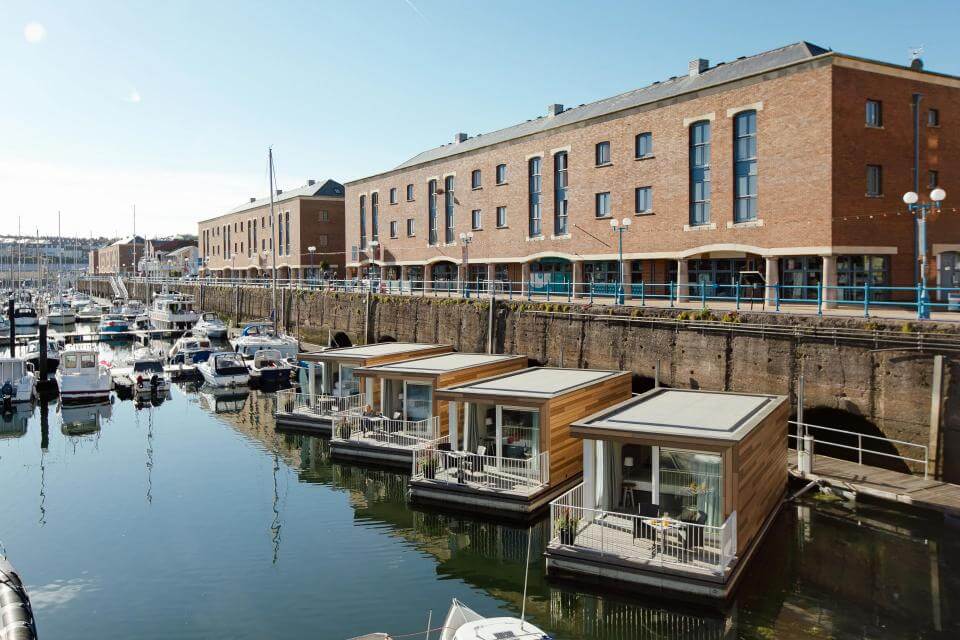 Floating hotel suites