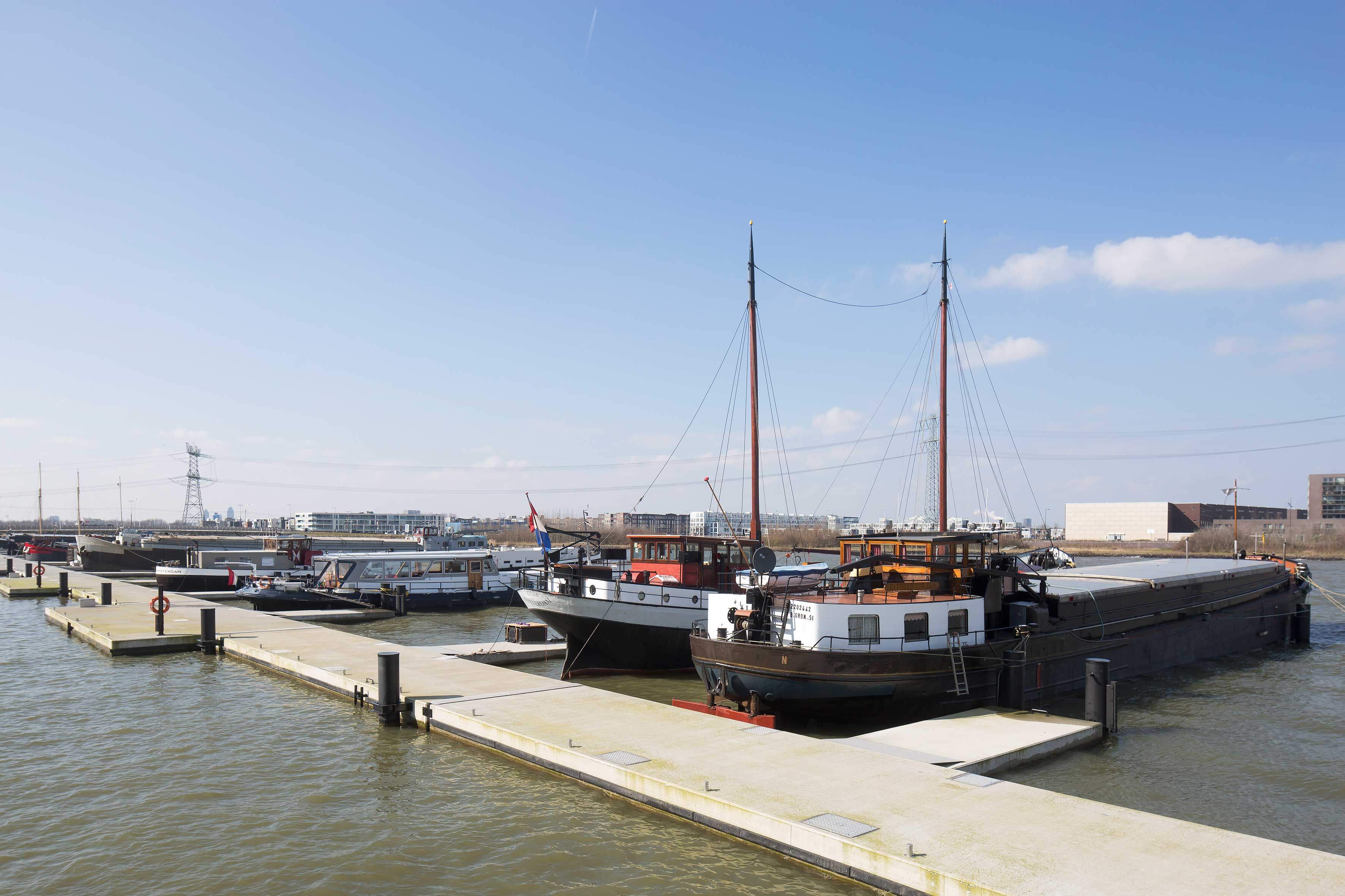 Floating harbour at Cas Oorthuyskade