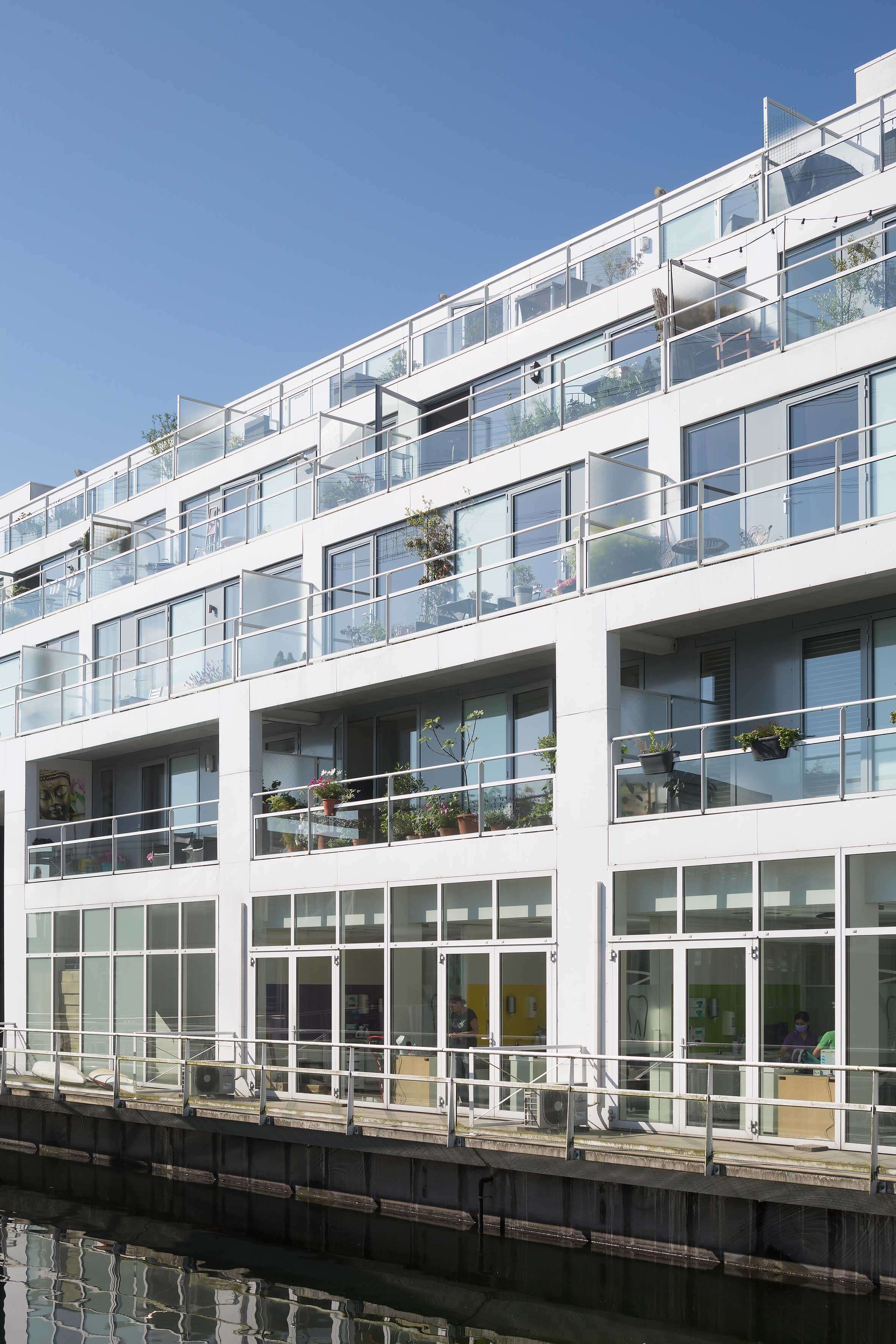 Kadegebouw (Quayside building)