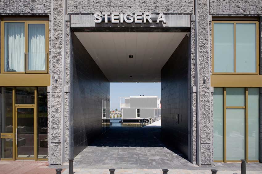 Kadegebouw (Quayside building)